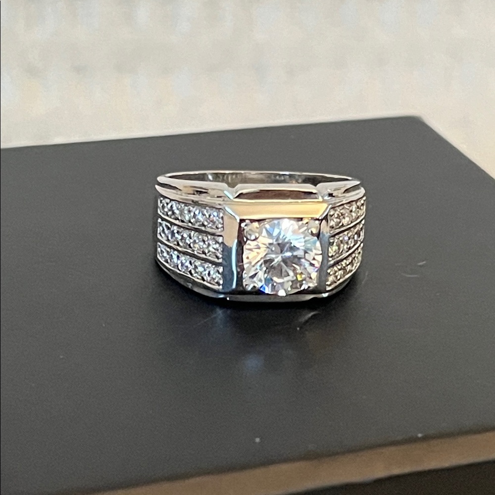 Ring with Clear Gemstones Sz 10